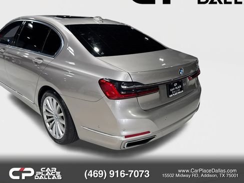 Used 2022 BMW 740i w/ Luxury Rear Seating Package RWD image 13