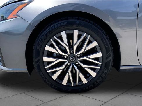 Used 2024 Nissan Altima 2.5 SV FWD image 10