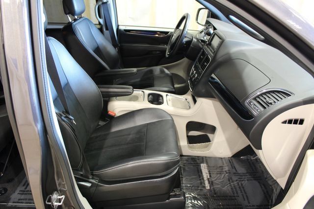 Used 2017 Dodge Grand Caravan SXT FWD image 17