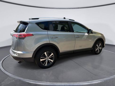 Used 2016 Toyota RAV4 XLE AWD/4WD image 4