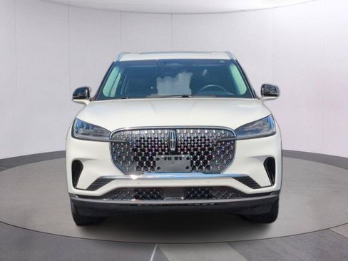 Used 2025 Lincoln Aviator AWD image 9