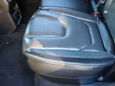 Used 2019 Ford Edge Titanium image 17