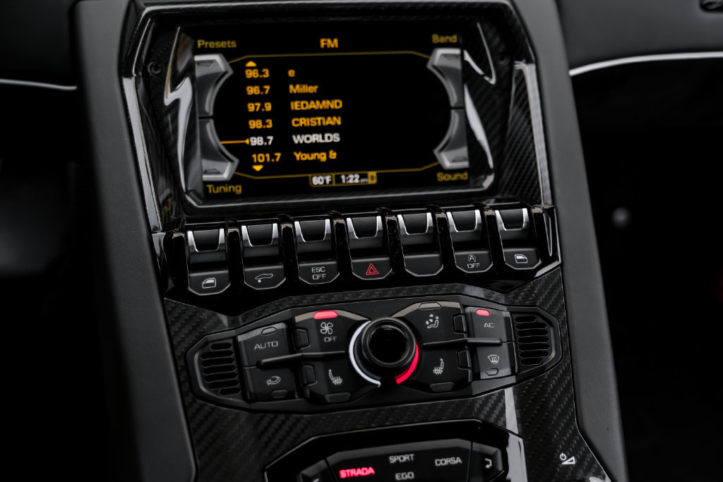 Used 2020 Lamborghini Aventador SVJ AWD/4WD image 29