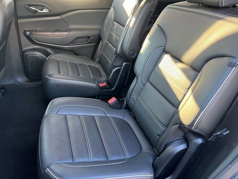 Used 2023 GMC Acadia Denali image 12