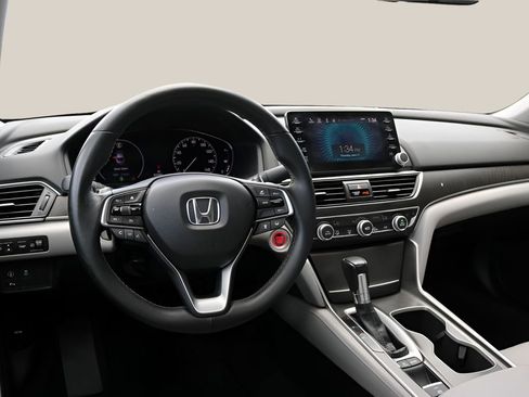 Used 2018 Honda Accord Touring image 14