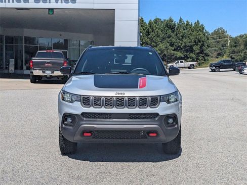 Used 2024 Jeep Compass Trailhawk image 3