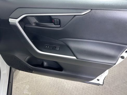 Used 2023 Toyota RAV4 LE image 9