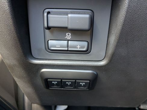 Used 2024 GMC Canyon AT4X w/ AT4X AEV Edition image 29