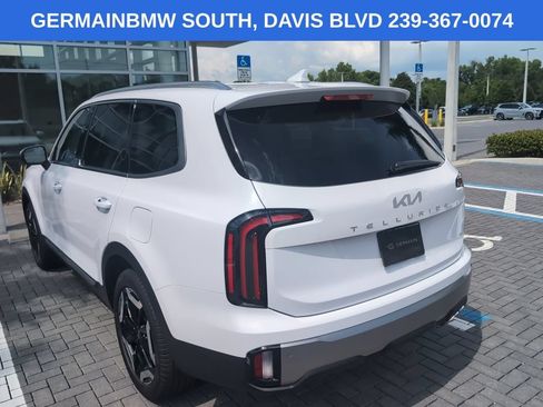 Used 2025 Kia Telluride EX w/ EX Captain's Chair Package AWD/4WD image 8