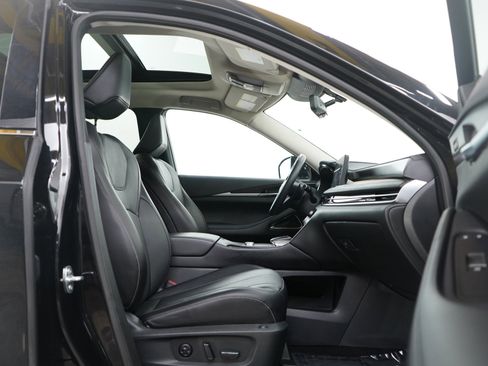 Used 2024 INFINITI QX60 Sensory image 11