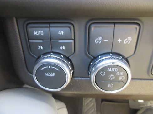 New 2026 GMC Yukon Elevation image 17