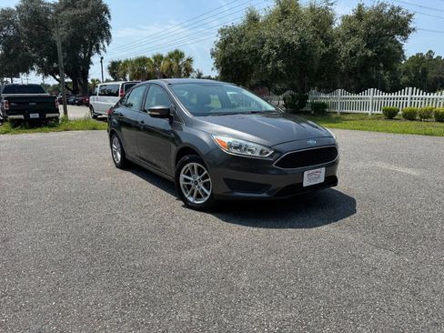 Used 2017 Ford Focus SE FWD image 8