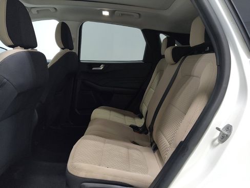 Used 2021 Ford Escape SE image 18