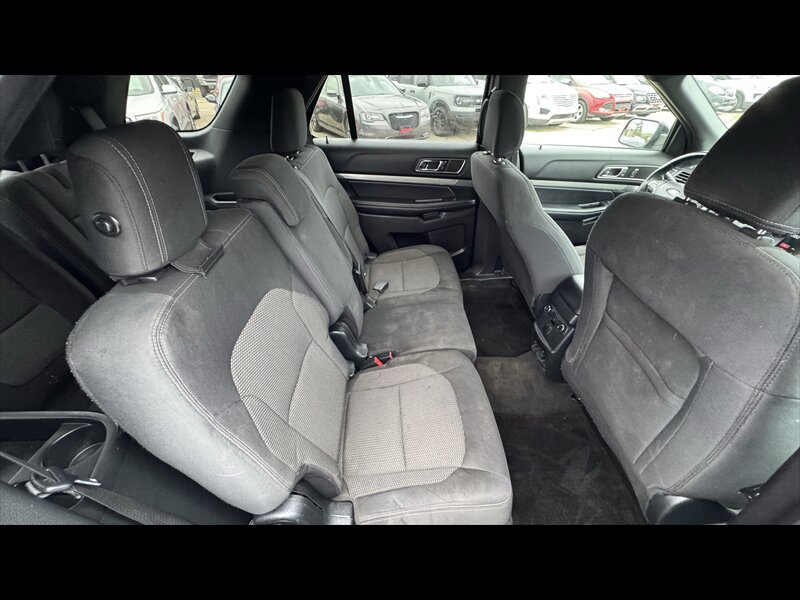 Used 2018 Ford Explorer XLT w/ Equipment Group 201A AWD/4WD image 11