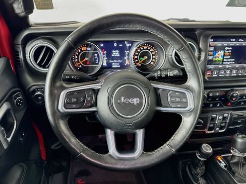 Used 2019 Jeep Wrangler Unlimited Sahara w/ Dual Top Group AWD/4WD image 15