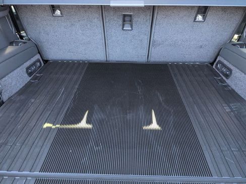 New 2026 Land Rover Range Rover Long Wheelbase SE image 37