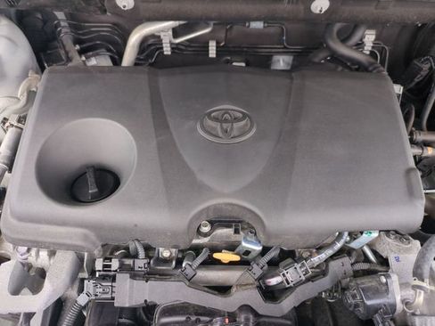 Used 2025 Toyota RAV4 LE AWD/4WD image 20
