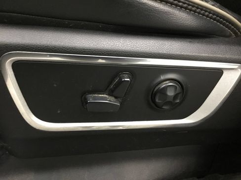 Used 2019 RAM 1500 Laramie AWD/4WD image 9