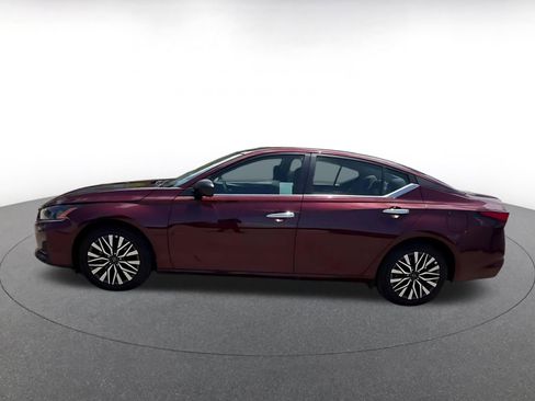 Used 2025 Nissan Altima 2.5 SV FWD image 9