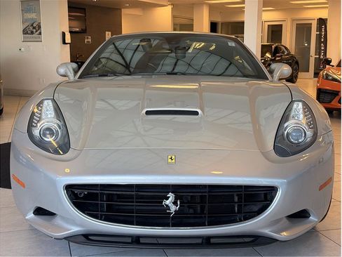 Used 2011 Ferrari California image 2
