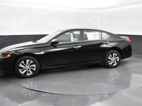 Used 2025 Nissan Altima 2.5 S image 4