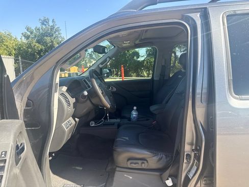 Used 2016 Nissan Frontier PRO-4X w/ Pro-4x Luxury Package AWD/4WD image 11