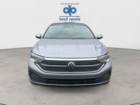 Used 2024 Volkswagen Jetta SE w/ Panoramic Sunroof Package FWD image 9