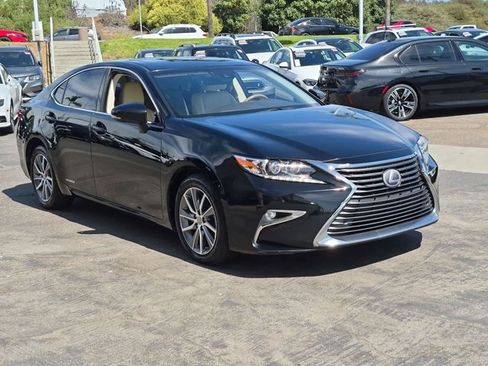 Used 2017 Lexus ES 300h w/ Navigation System Package FWD image 3