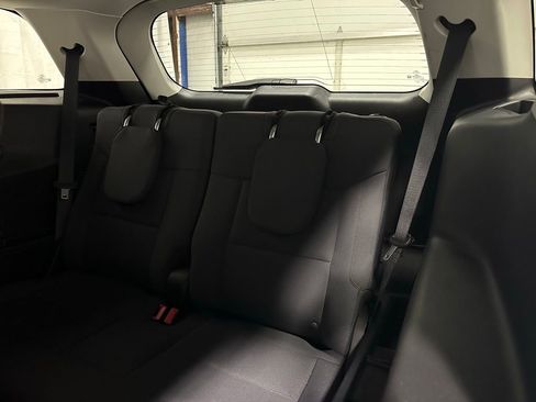 Used 2025 Ford Explorer Active AWD/4WD image 43