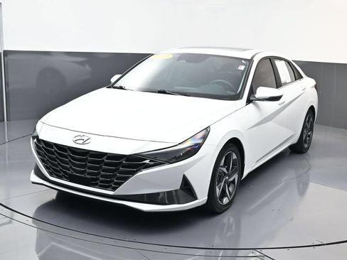 Certified 2022 Hyundai Elantra Limited w/ Cargo Package FWD image 1