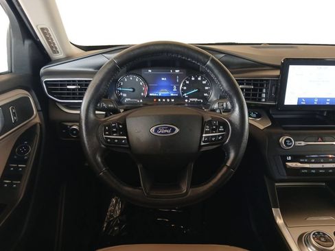 Used 2020 Ford Explorer XLT w/ Equipment Group 202A AWD/4WD image 12
