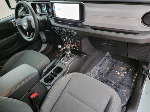 Certified 2024 Jeep Wrangler Unlimited image 25