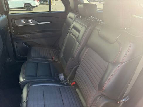 Used 2025 Ford Explorer ST-Line w/ ST-Line Street Pack AWD/4WD image 13