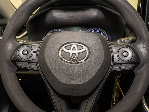 Used 2019 Toyota RAV4 LE image 16