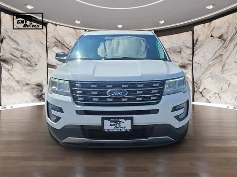Used 2017 Ford Explorer XLT w/ Equipment Group 202A AWD/4WD image 2