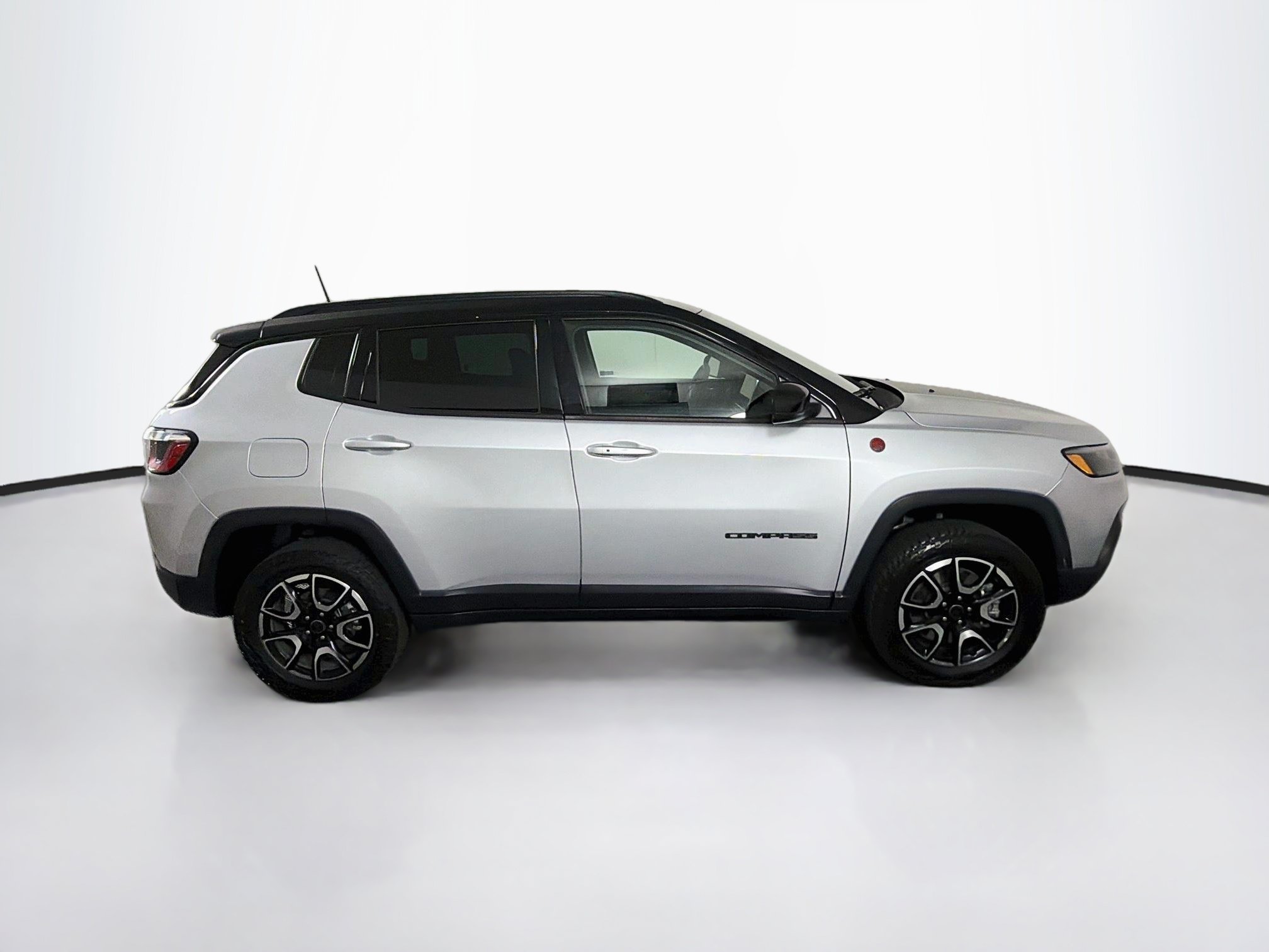 Used 2025 Jeep Compass Trailhawk AWD/4WD image 10