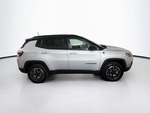 Used 2025 Jeep Compass Trailhawk AWD/4WD image 10