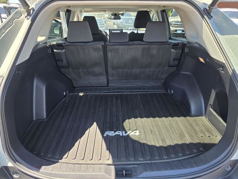 Used 2021 Toyota RAV4 XLE w/ Convenience Package AWD/4WD image 22