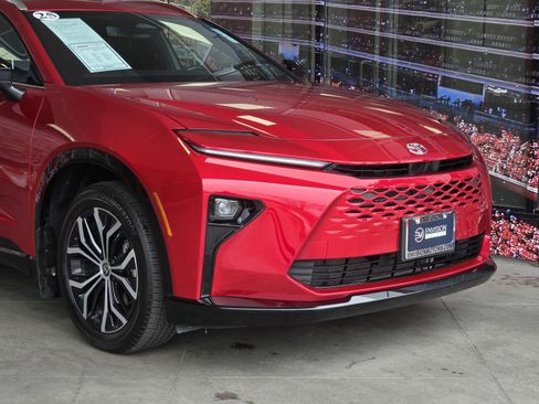 Used 2025 Toyota Crown Signia image 2