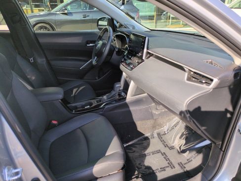 Used 2022 Toyota Corolla Cross XLE w/ Convenience Package FWD image 30