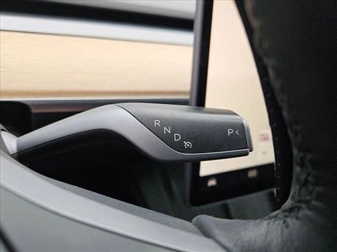 Used 2022 Tesla Model Y Long Range image 12