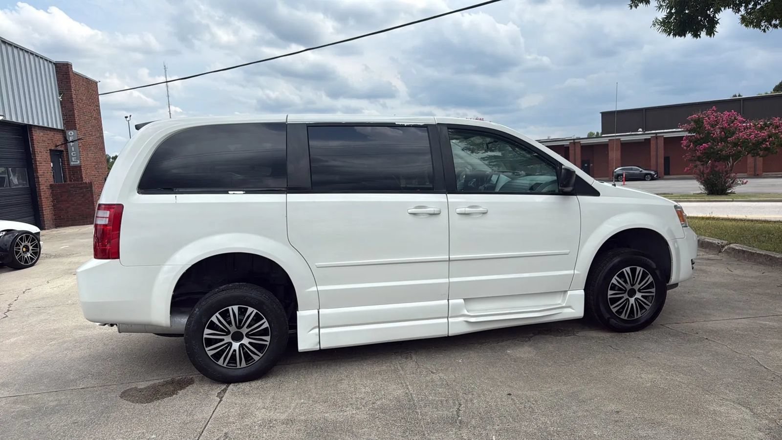 Used 2010 Dodge Grand Caravan SE w/ Climate Group FWD image 6