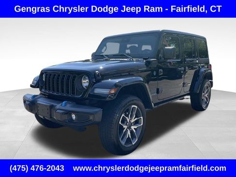Used 2024 Jeep Wrangler Unlimited w/ Convenience Group AWD/4WD image 3