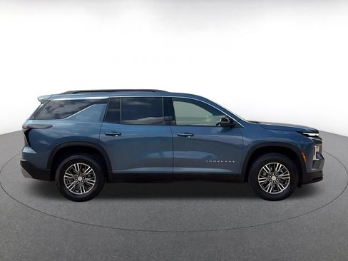 Used 2025 Chevrolet Traverse LT AWD/4WD image 16