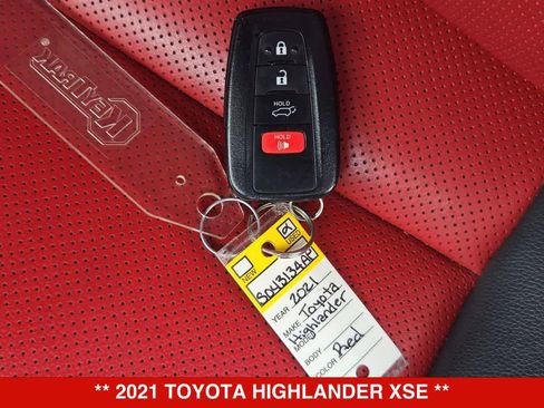 Used 2021 Toyota Highlander XSE FWD image 33
