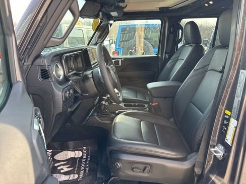 Used 2025 Jeep Wrangler Unlimited Sahara AWD/4WD image 13