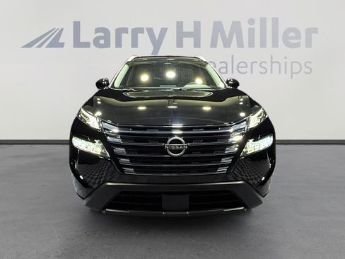 Used 2025 Nissan Rogue SV w/ SV Premium Package image 8