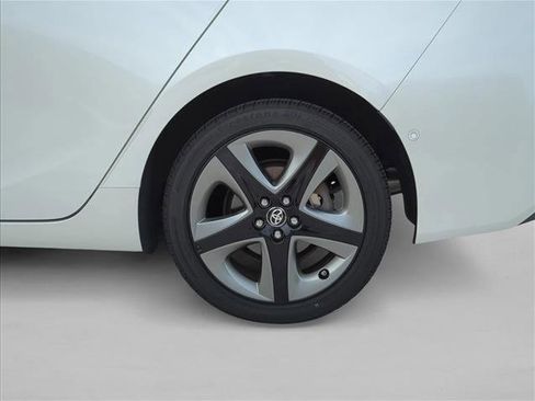Used 2019 Toyota Prius XLE image 9