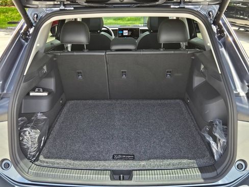Used 2026 Volkswagen Tiguan SE w/ Panoramic Sunroof Package FWD image 15