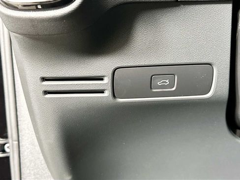 Used 2025 Volvo XC40 B5 Plus w/ Protection Package Premier image 8